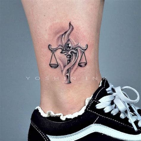 signo libra tatuaje mujer|Tatuajes de Libra: 32 diseños HD que te explotarán la。